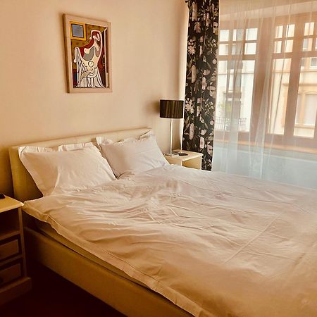 Georgian Guest Rooms Basel Ngoại thất bức ảnh