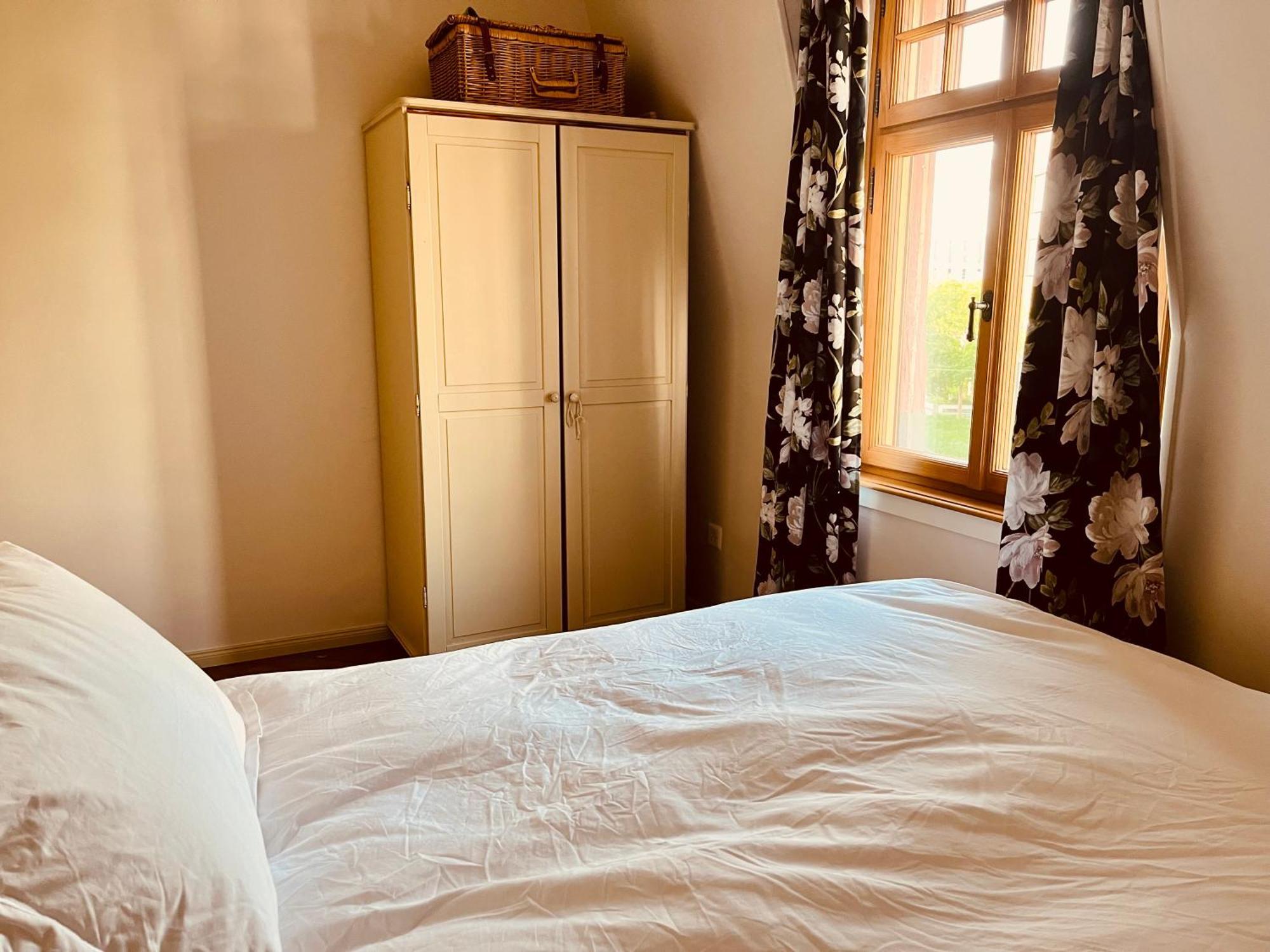 Georgian Guest Rooms Basel Ngoại thất bức ảnh