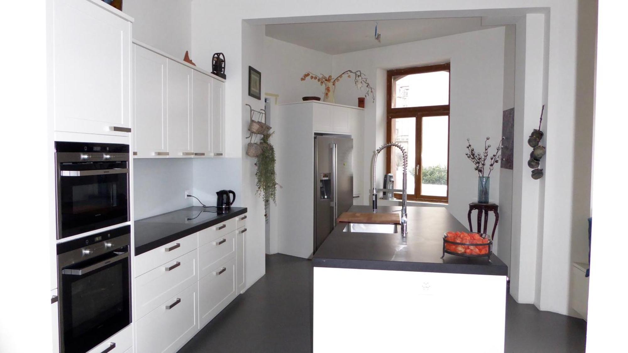 Georgian Guest Rooms Basel Ngoại thất bức ảnh