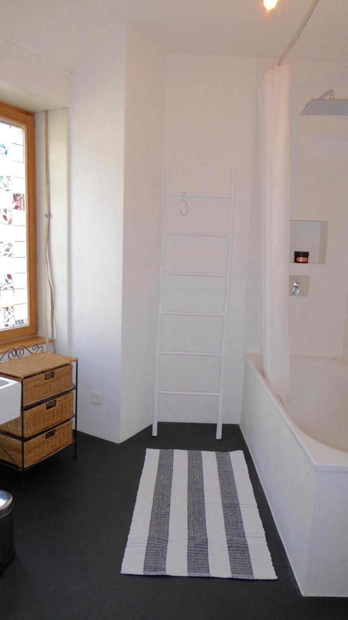 Georgian Guest Rooms Basel Ngoại thất bức ảnh