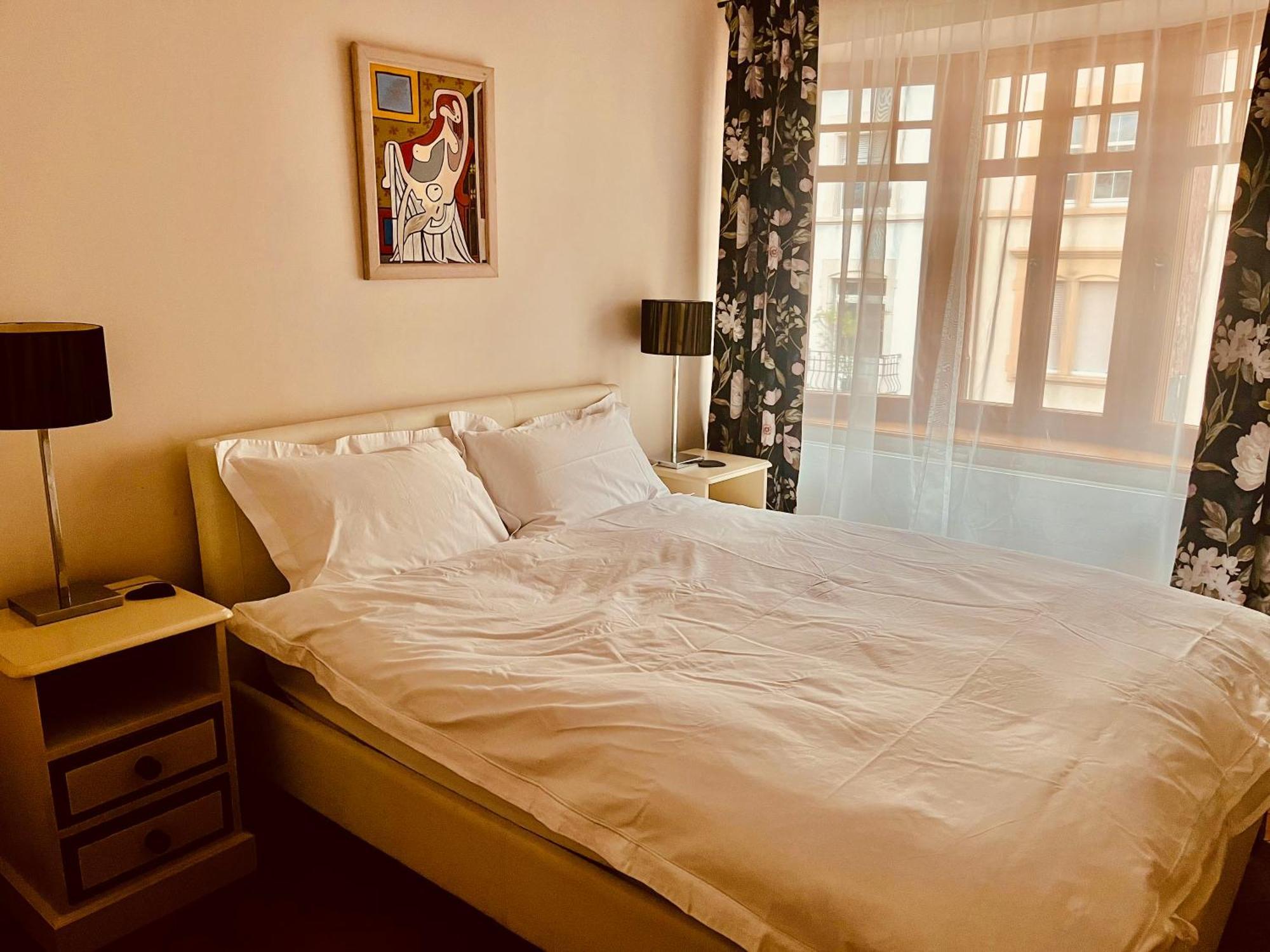 Georgian Guest Rooms Basel Ngoại thất bức ảnh