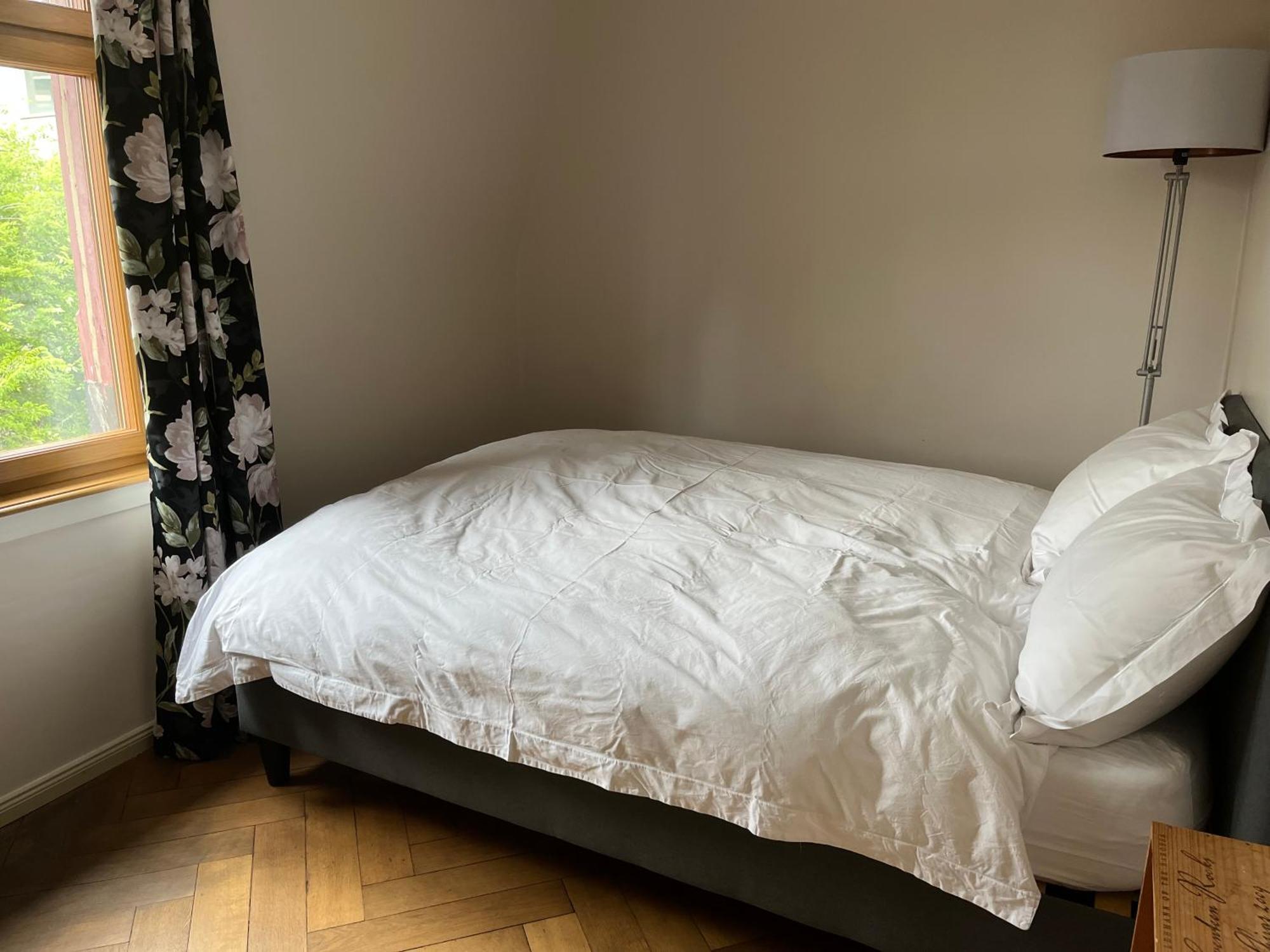 Georgian Guest Rooms Basel Ngoại thất bức ảnh