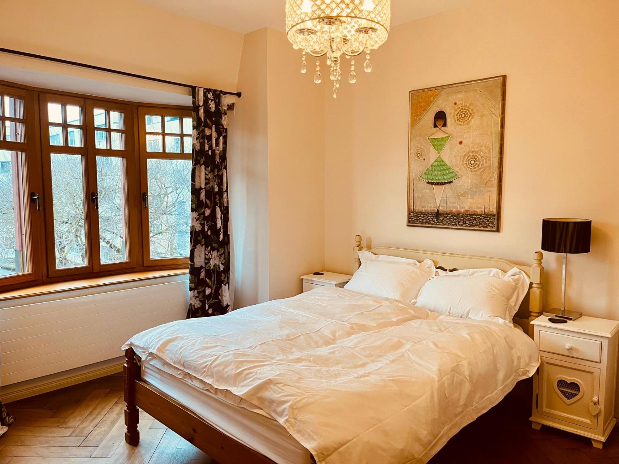 Georgian Guest Rooms Basel Ngoại thất bức ảnh