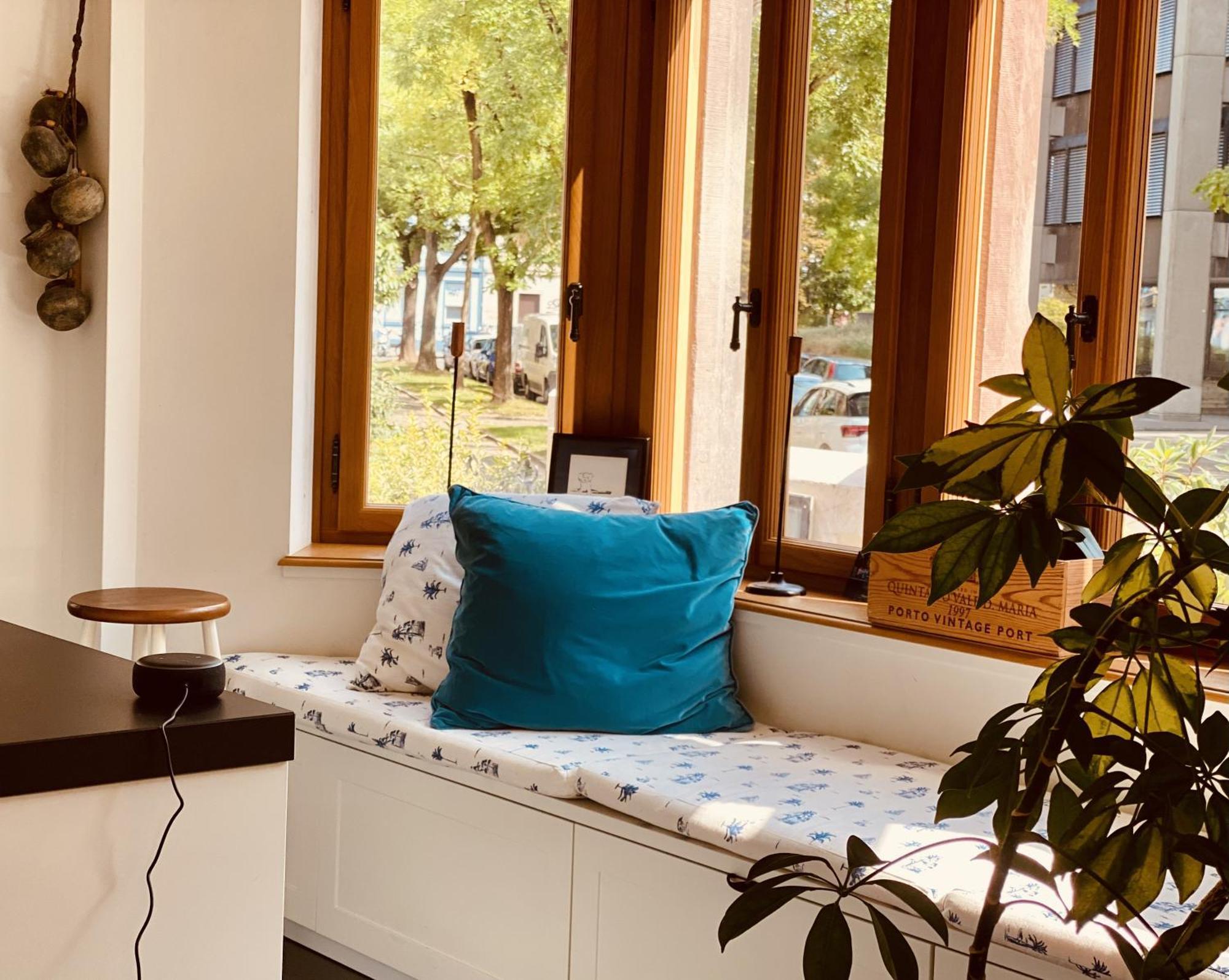 Georgian Guest Rooms Basel Ngoại thất bức ảnh